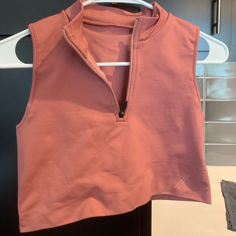 Women’s active crop top